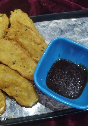 A picture of Raw banana fritters.