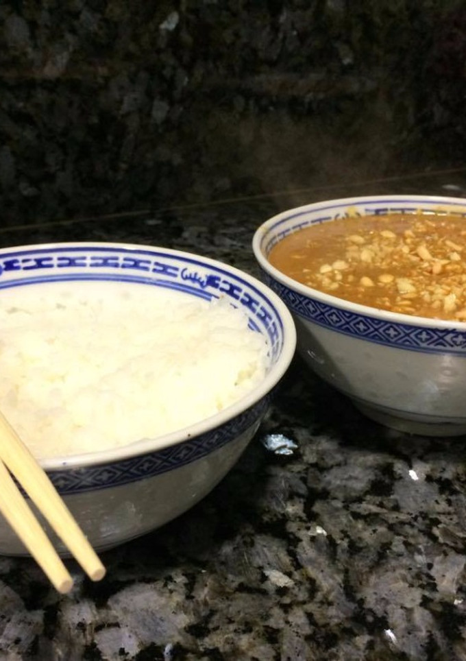 Una foto de Gambas al curry con arroz Thai