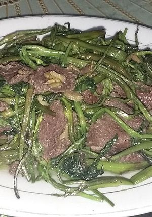 Hình của món Rau muống xào thịt trâu.