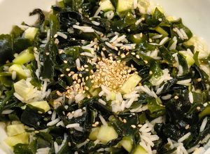 Foto principal de Ensalada de Algas Wakame con Arroz y Pepino