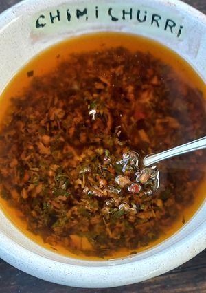 Una foto de Chimichurri Argentino 🇦🇷          Recetas Tradicionales de Argentina 🇦🇷