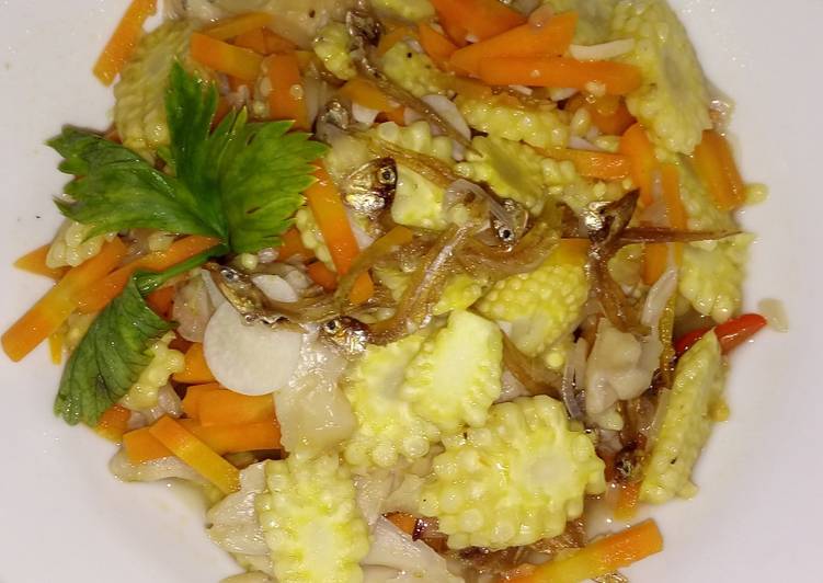 Cara memasak Tumis Worbycojater (Wortel, Baby Corn, Jamur Tiram, Teri) yang Bisa Manjain Lidah