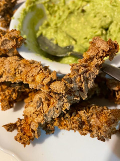 Una foto de Fingers de pollo crujientes y sanos en airfryer