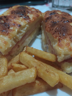 Una foto de Sándwich Croque-Monsieur