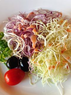 Hình của món Salad cải bắp xốt thousand island.