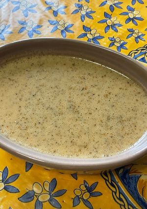 Une photo de Sauce salade à la moutarde, prune et épices