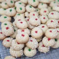 A picture of Jambu Mete Cookies.