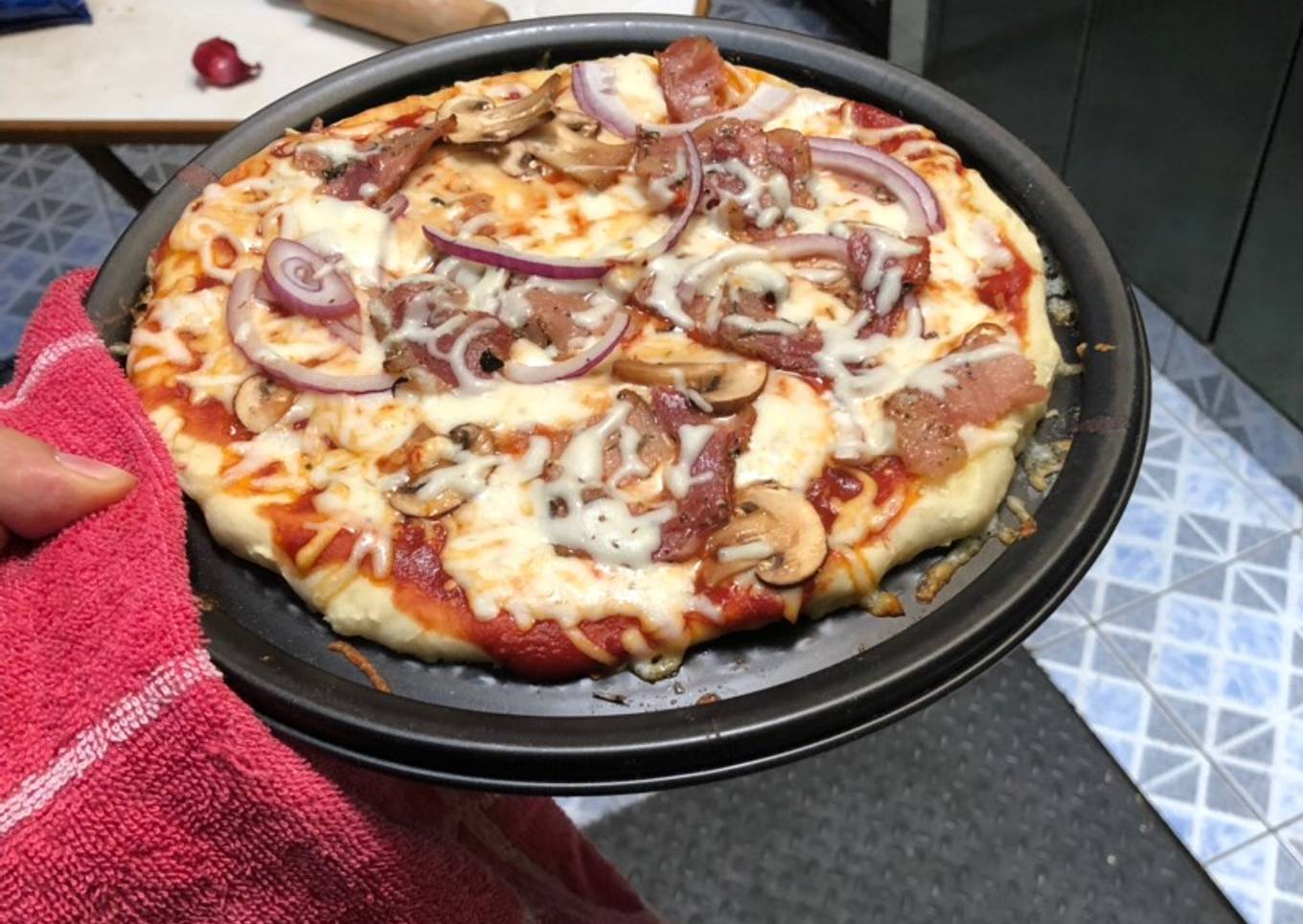 Pizza Supreme Jamur dan Daging