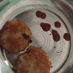 A picture of Aaloo tikki.