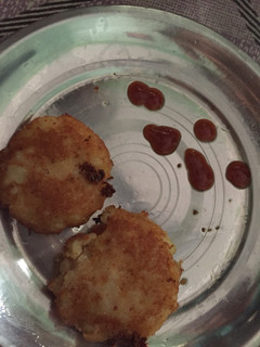 A picture of Aaloo tikki.