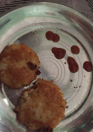 A picture of Aaloo tikki.