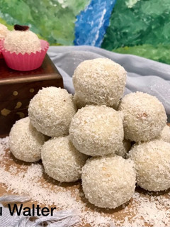 नारियल लड्डू (nariyal ladoo recipe in Hindi) रेसिपी मुख्य फोटो