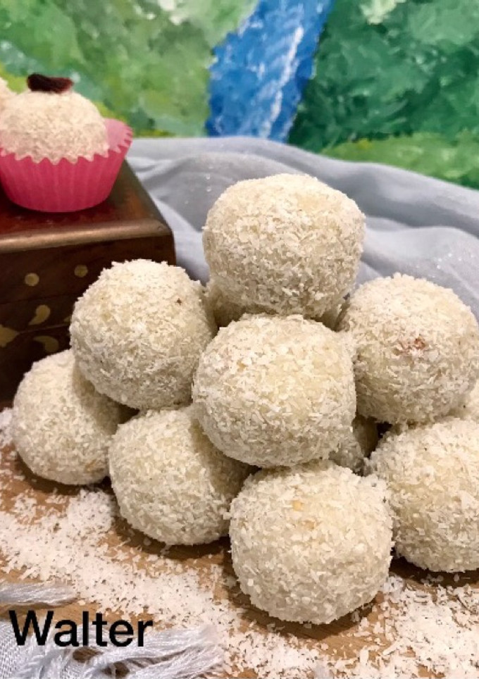 नारियल लड्डू (nariyal ladoo recipe in Hindi) रेसिपी मुख्य फोटो