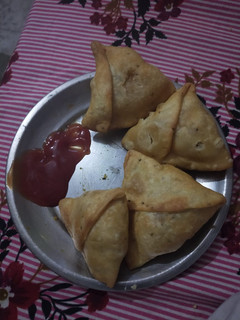 समोसे (Samose recipe in Hindi) रेसिपी मुख्य फोटो