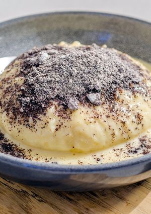 A picture of Germknödel (Steamed Dumpling).