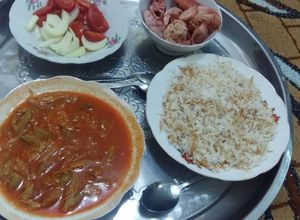 صورة لوصفة مرق البامية ورز الشعيرية 🍞🍚🥗