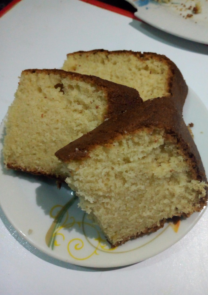 A picture of Soft lemon cake.