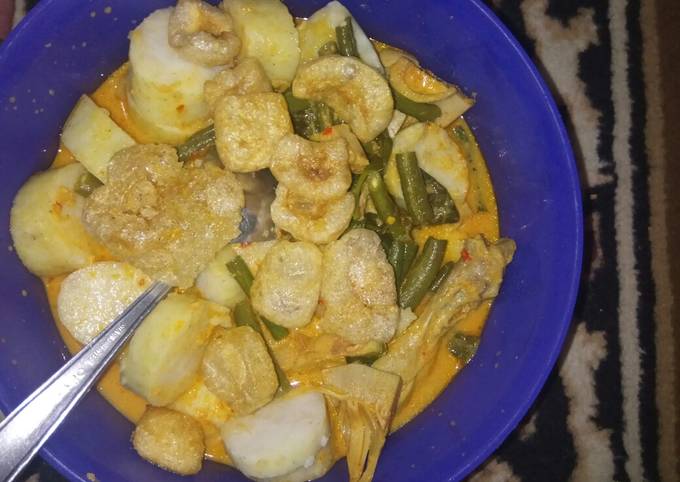 Lontong Gulai Nangka Suiran Ayam