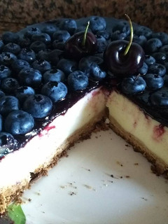 Una foto de Cheesecake con frutos rojos