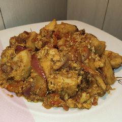 A picture of Stir fried yam omelette.