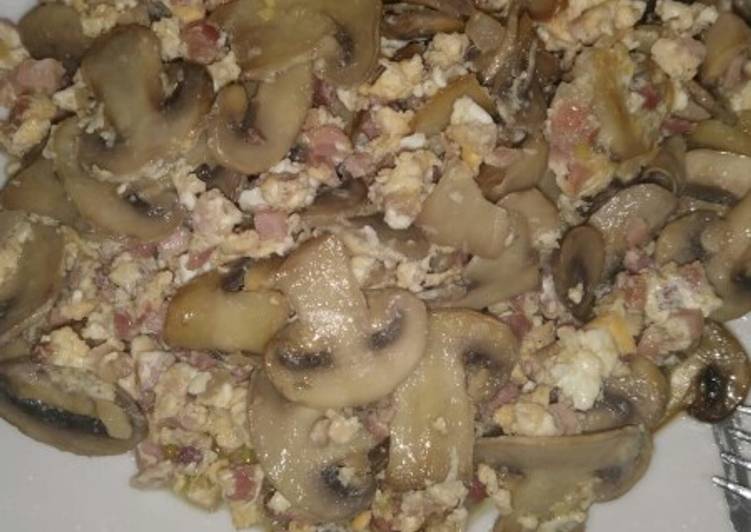 Revuelto de champiñones jamón y huevo