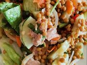 Uma foto de salada lentilhas