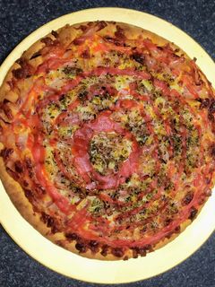 Una foto de Pizza de 4 quesos y bacon