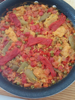 Una foto de Arroz con bacalao y verduras