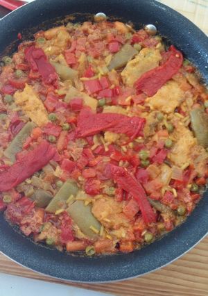 Una foto de Arroz con bacalao y verduras