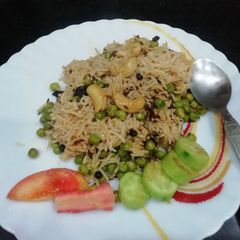 A picture of Peas & Cashew Pulao.