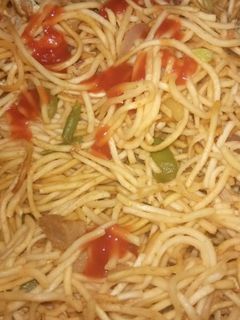 वेज़ चाऊमीन (veg chowmein recipe in hindi) रेसिपी मुख्य फोटो
