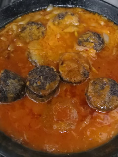 Una foto de Morcilla con tomate