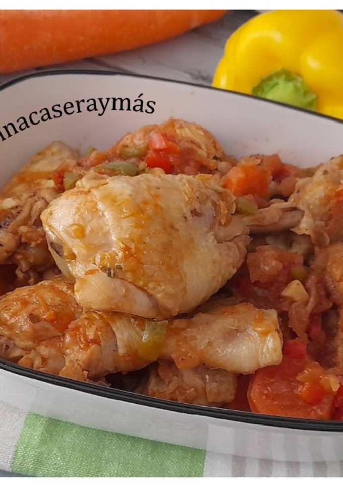 Una foto de Pollo guisado con verduras