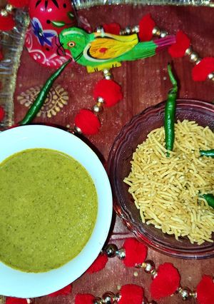 हरे धनिए की भुजिया चटनी (hare dhaniye ki bhujiya chutney recipe in Hindi) रेसिपी मुख्य फोटो