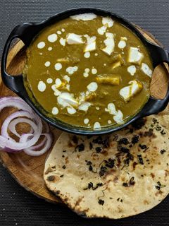 पालक पनीर की सब्जी (Palak paneer ki sabzi recipe in hindi) रेसिपी मुख्य फोटो