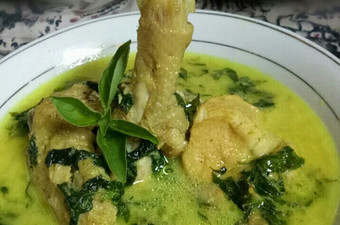 Resep Ayam Kuah Kuning Kemangi Rumahan