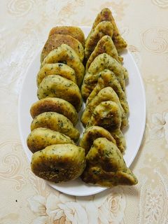 صورة لوصفة فطائر الزعتر بالجبنه البيضاء مخلوطه جبنة بوك