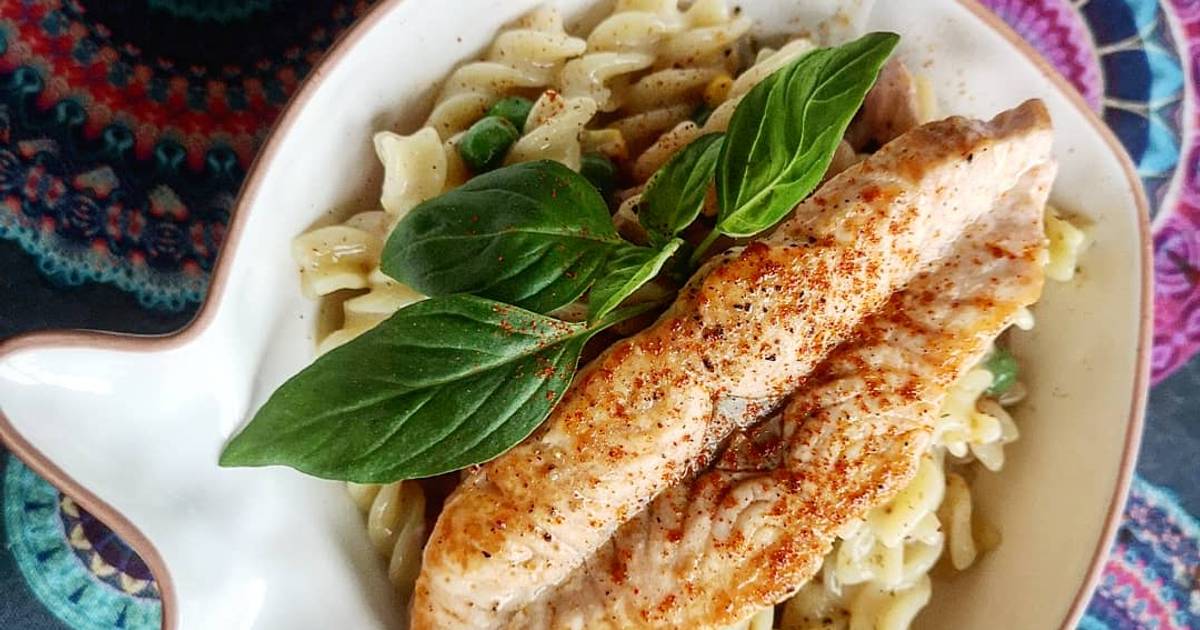 Creamy milky Salmon pasta Recipe by Vinnss Chuah Cookpad