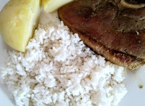 Una foto de Chuletas de cerdo al limón con especias