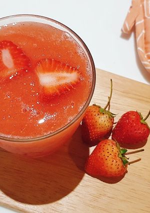 รูปของ น้ำสตรอว์เบอร์รี่ปั่น Strawberry Smoothie 🍓