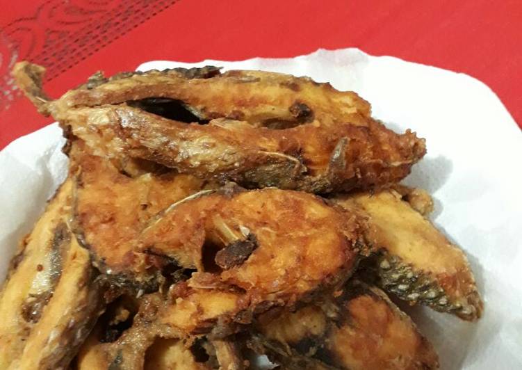 Posta de tilápia frita Receita por Marlene Marschall Cookpad