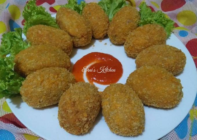 Kroket Kentang (isi Ayam Suwir dan Wortel)