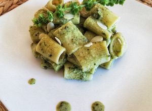 Foto di Mezzi rigatoni con crema di basilico 🌷