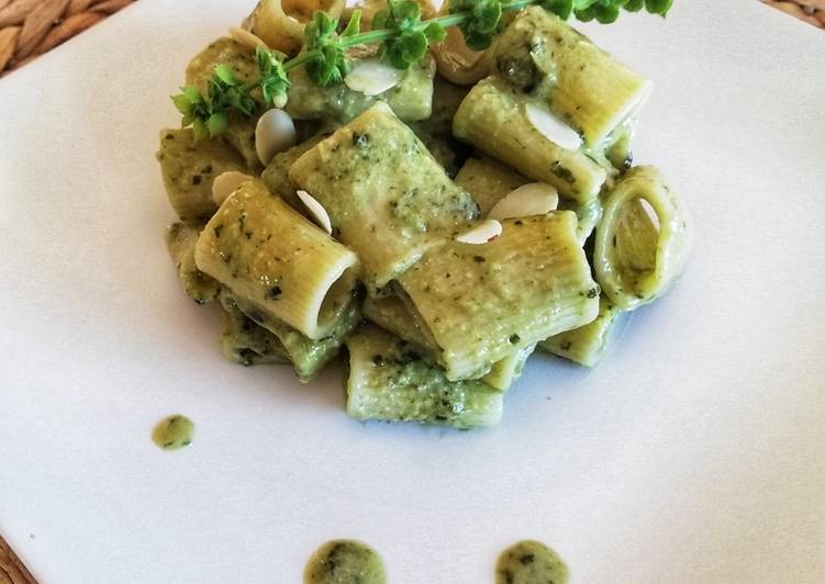 Mezzi rigatoni con crema di basilico 🌿🥛