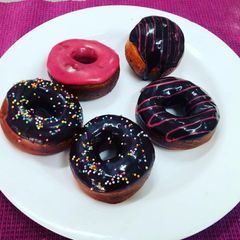 A picture of Chocolate doughnut.