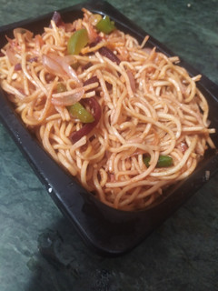 हक्का नूडल्स (Hakka Noodles recipe in hindi) रेसिपी मुख्य फोटो