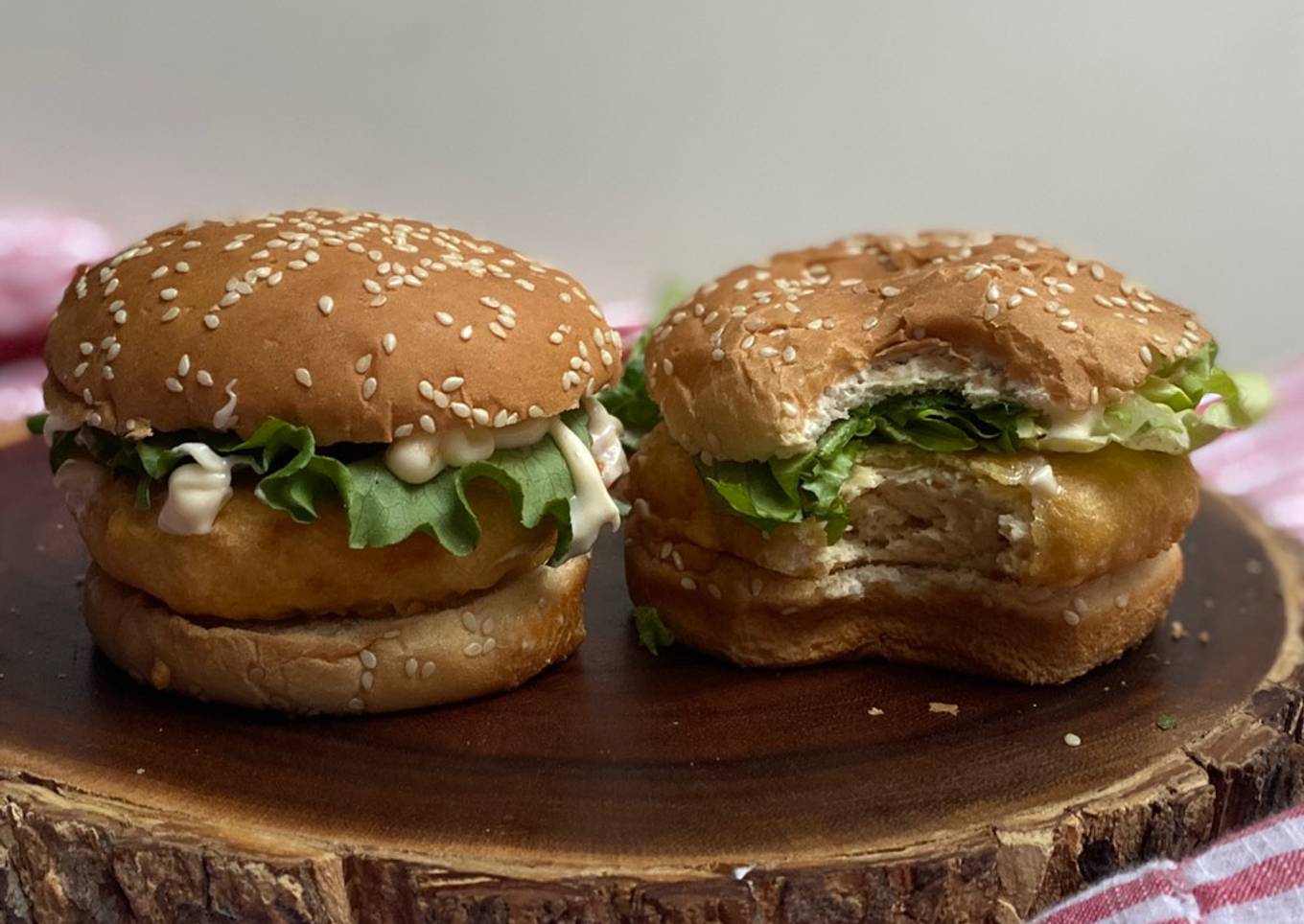 Hamburguesa de pollo rebozada
