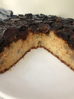Una foto de Torta de bananas y caramelos de dulce de leche