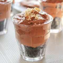 A picture of No bake mini chocolate cheesecake.