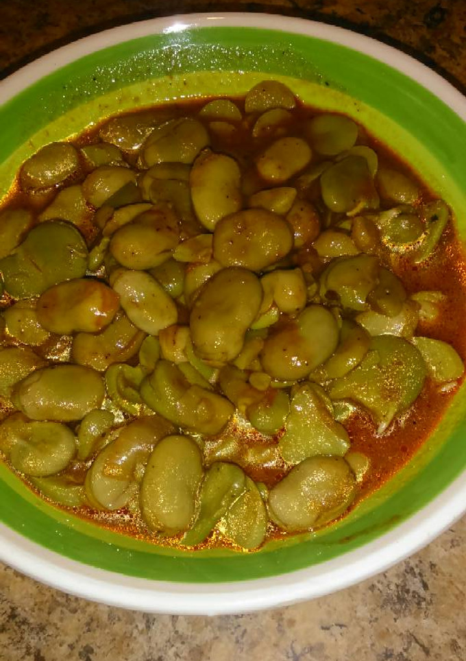 Una foto de Habas verdes al guajillo